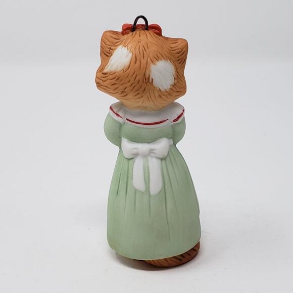 1989 Hallmark Christmas Kitty #1 Keepsake Fine Porcelain Holiday Ornament. - Picture 5 of 7